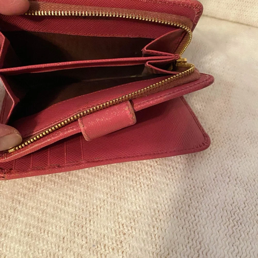 GUC Prada Saffiano Wallet - Picture 5 of 6